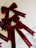 Load image into Gallery viewer, Velvet Bow Place Cards
